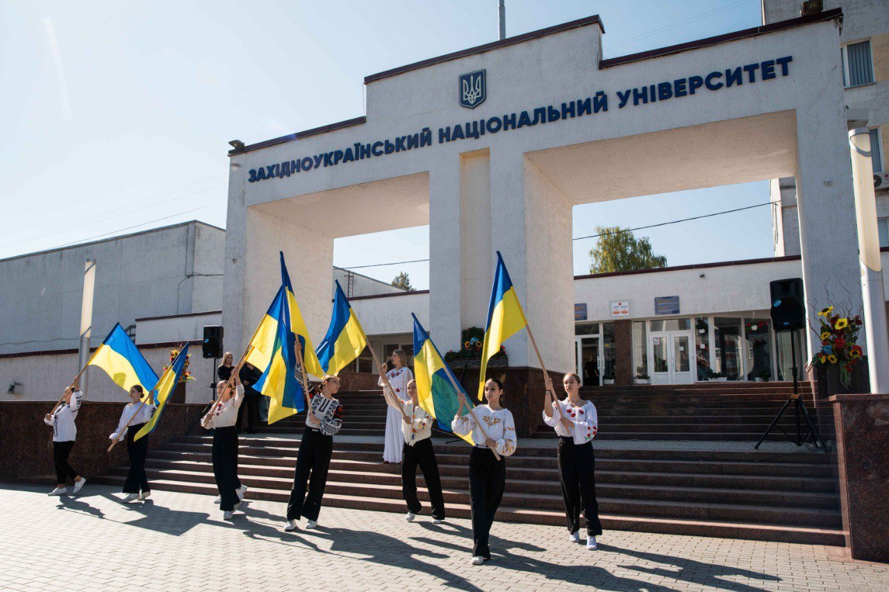 Тримаймо стрій! Нехай мир якнайшвидше запанує в Україні. Слава Героям, які наближають нашу Перемогу!